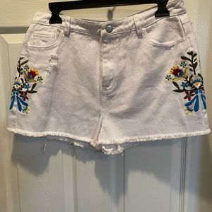 Very J white High Wasted Flower Embroidered Shorts